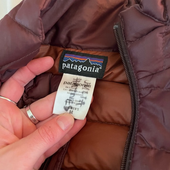 Very Worn Patagonia Maroon Down Puffy Jacket Womens Médium - Picture 4 of 5